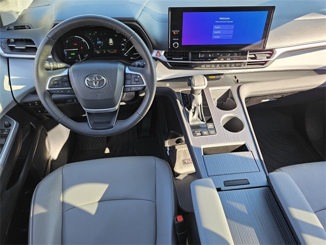 2025 Toyota Sienna XLE photo 7