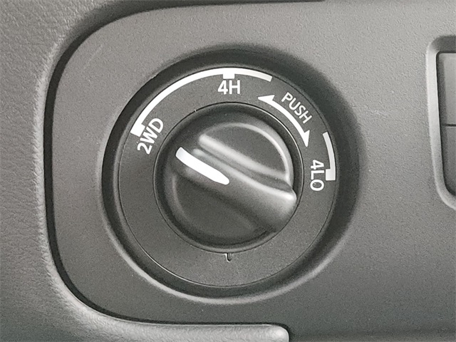 2025 Nissan Frontier Crew Cab PRO-4X photo 12