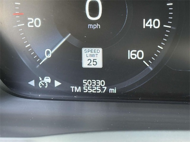 2020 Volvo XC90 T6 Momentum photo 26