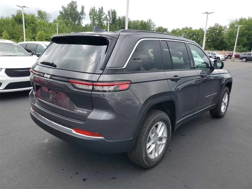2025 Jeep Grand Cherokee Laredo X photo 4