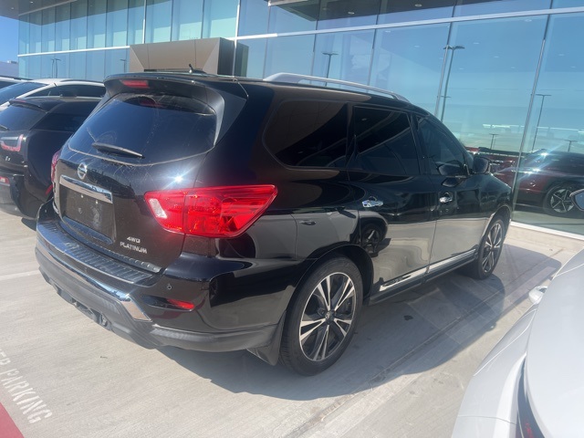 2017 Nissan Pathfinder Platinum photo 4