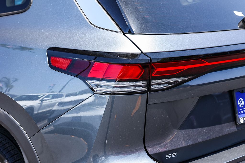 2025 Volkswagen Tiguan SE photo 3