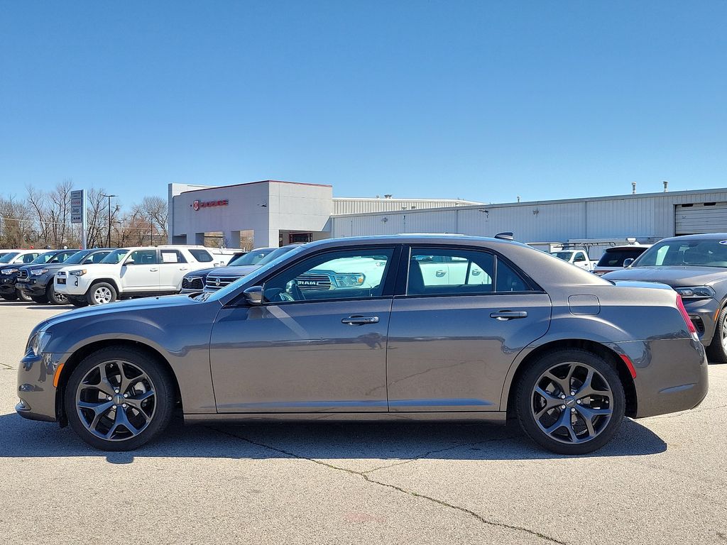 2023 Chrysler 300 S photo 3