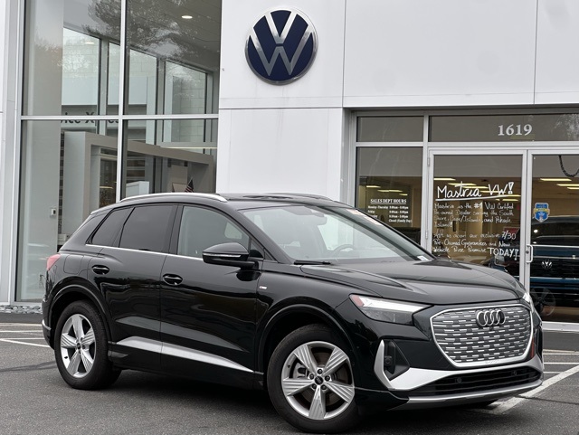 2024 Audi Q4 e-tron Premium Plus