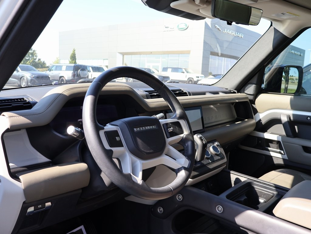 2020 Land Rover Defender 110 HSE photo 11