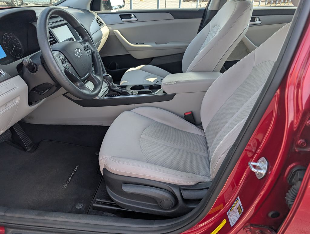 2016 Hyundai Sonata SE photo 4
