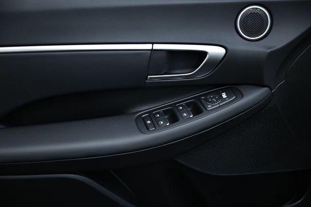 2025 Hyundai Sonata Hybrid SEL photo 4