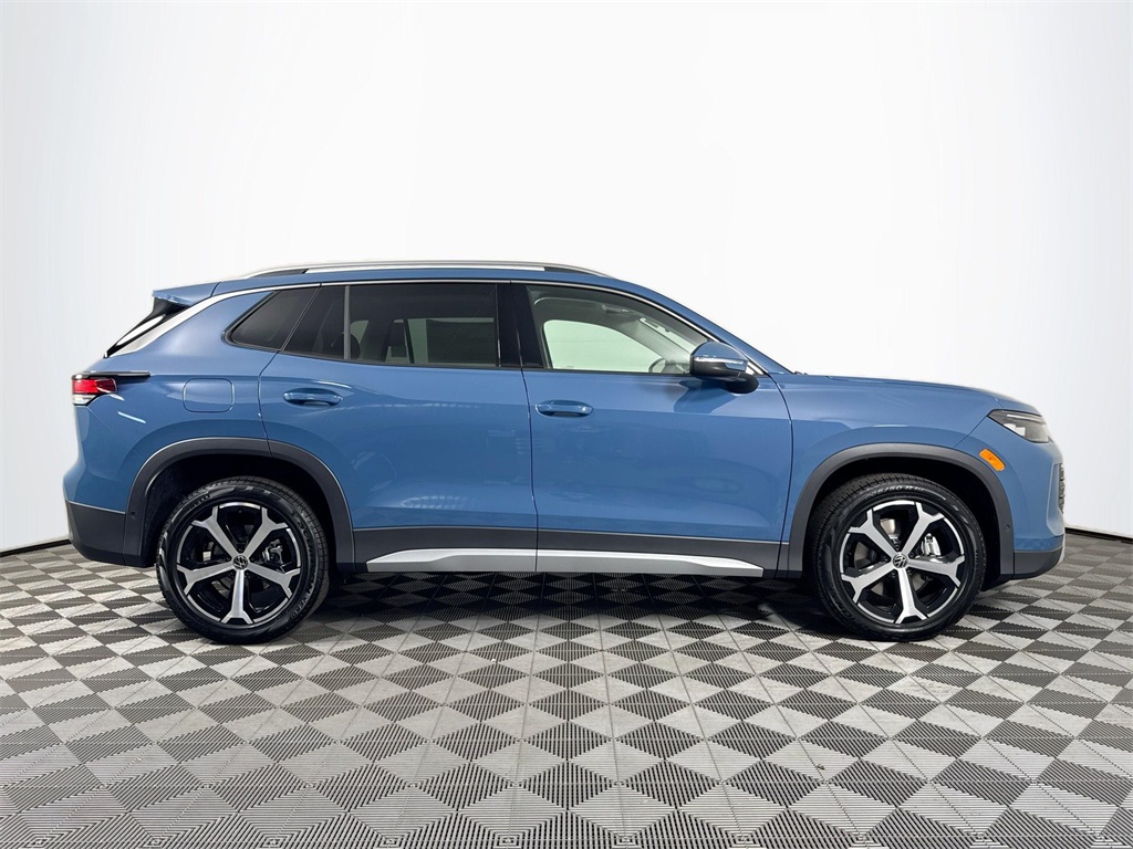 2025 Volkswagen Tiguan SE photo 4