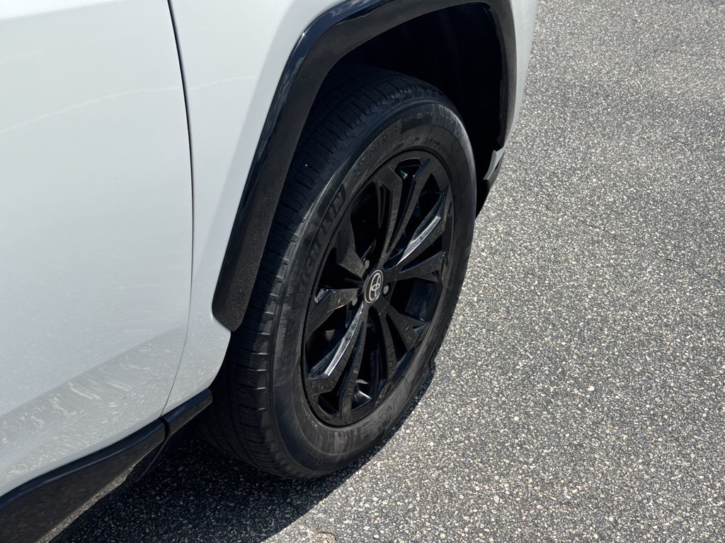 2022 Toyota RAV4 Hybrid XSE photo 23