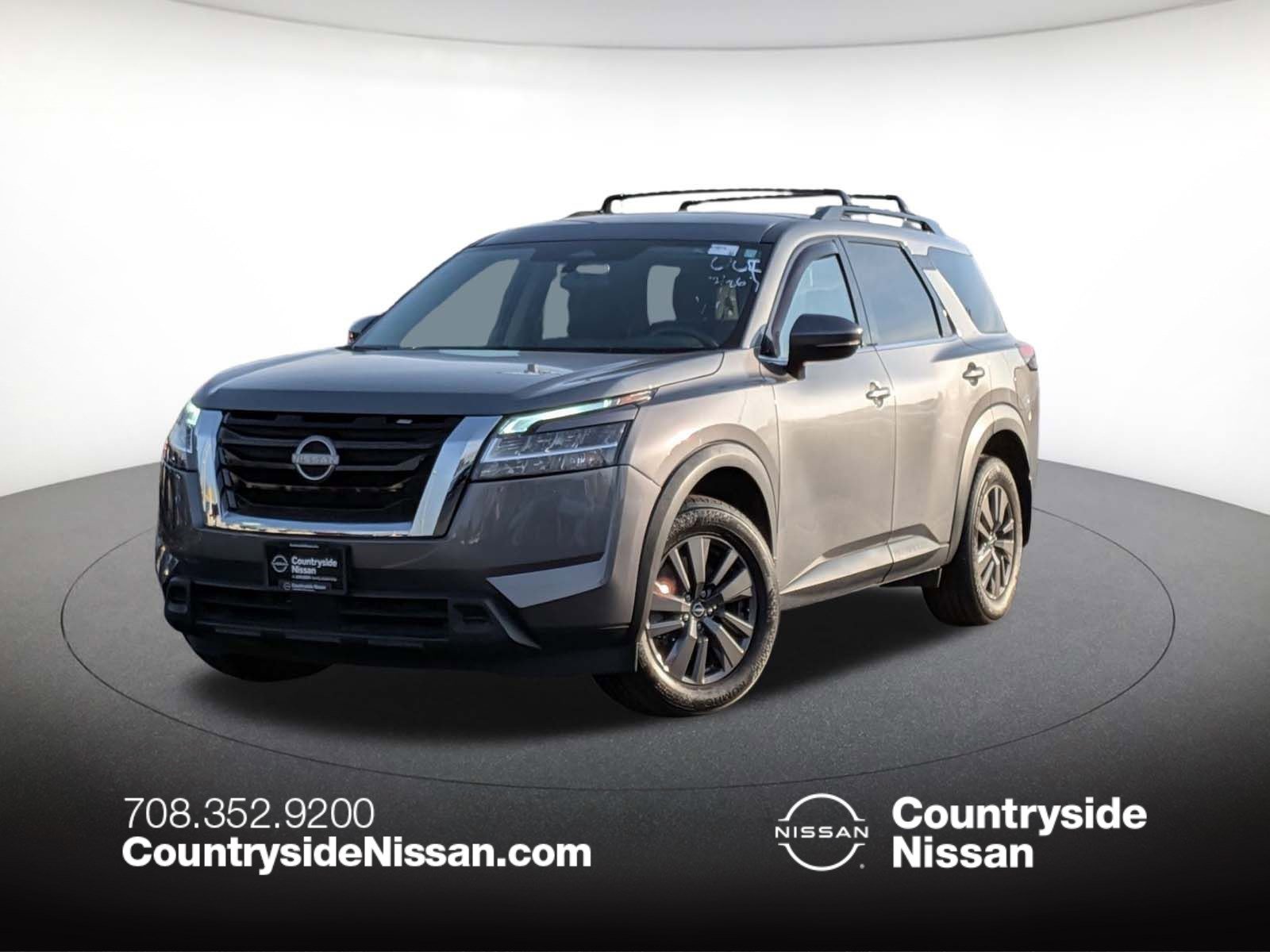 2022 Nissan Pathfinder SV's photo