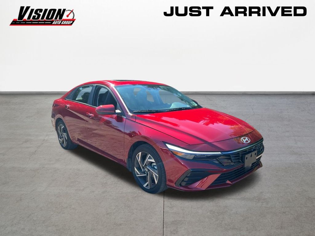 2024 Hyundai Elantra SEL Convenience photo 3