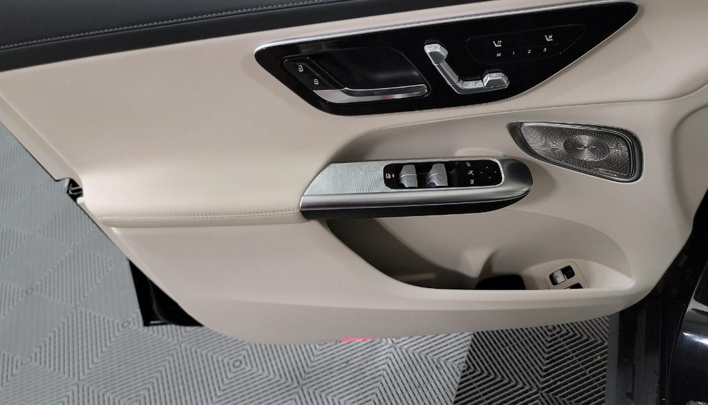 2025 Mercedes Benz GLC 350e 4MATIC photo 7