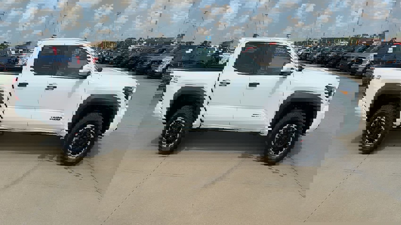 2024 Toyota Tacoma TRD Off-Road 4x4 photo 2