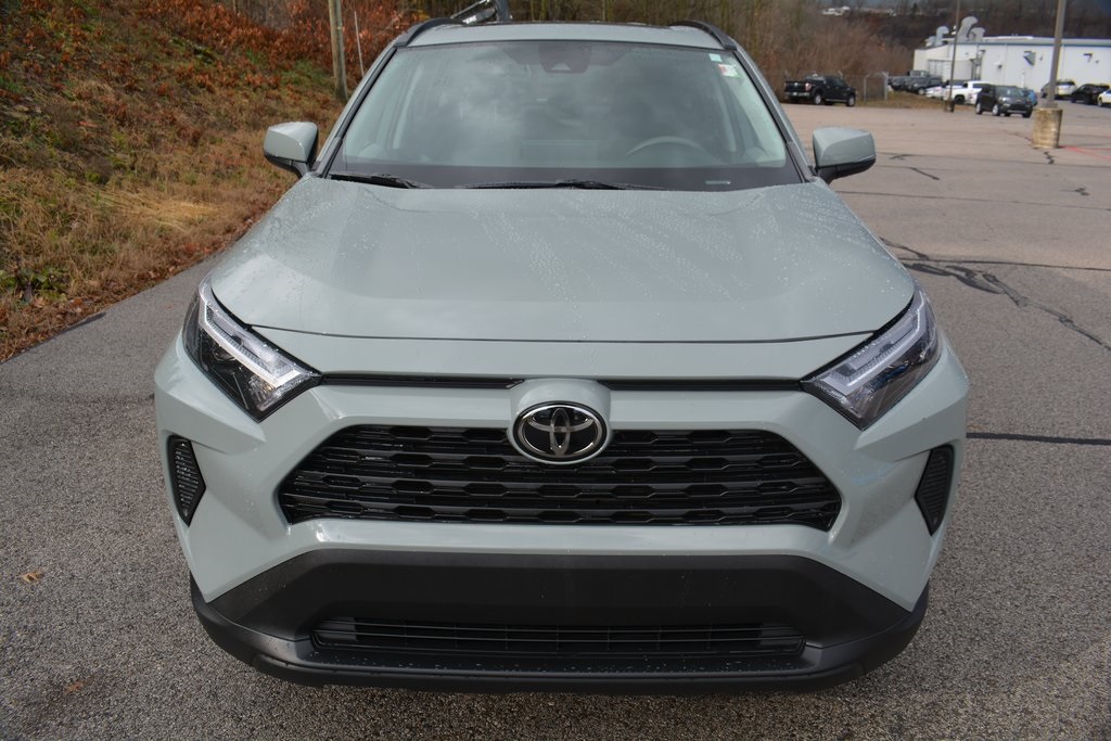 2023 Toyota RAV4 XLE photo 2