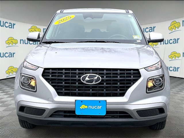 2025 Hyundai Venue SE photo 2