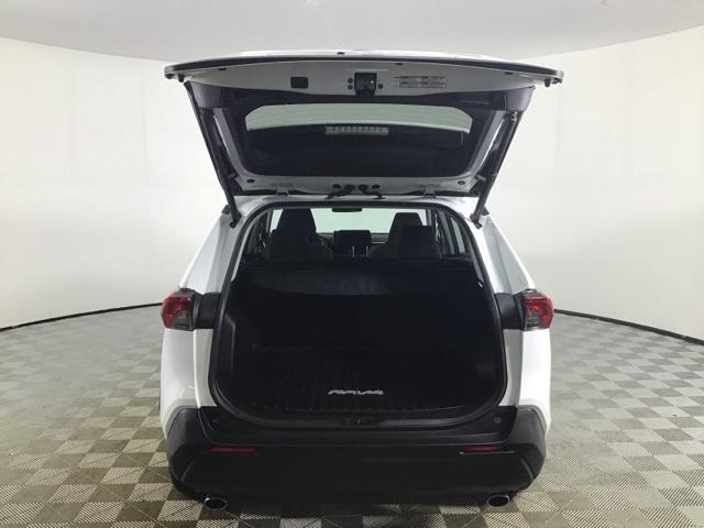 2022 Toyota RAV4 XLE photo 19