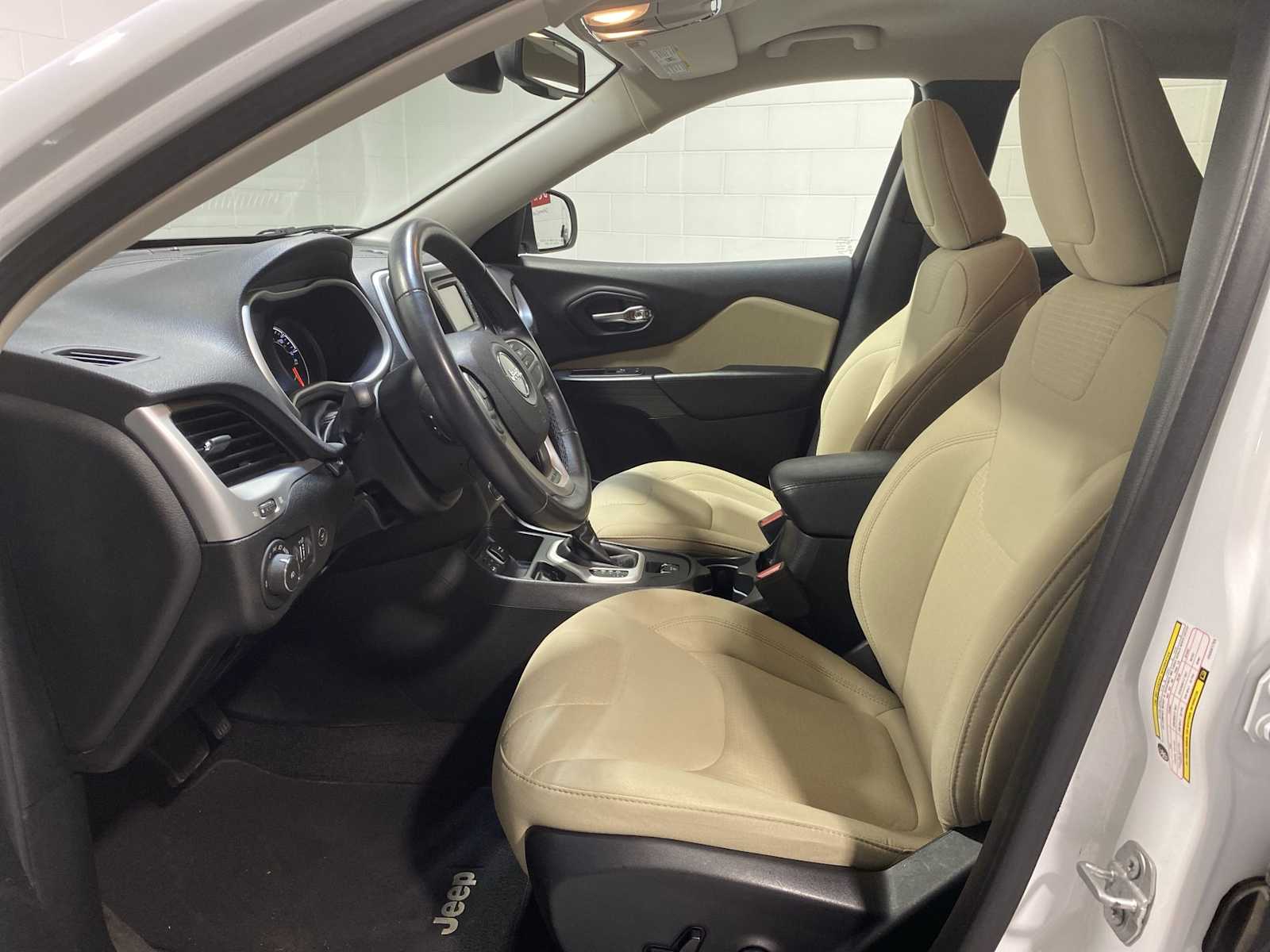 2017 Jeep Cherokee Latitude photo 2