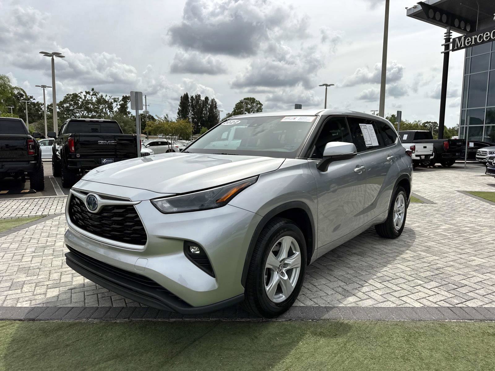 2022 Toyota Highlander LE Hybrid photo 7