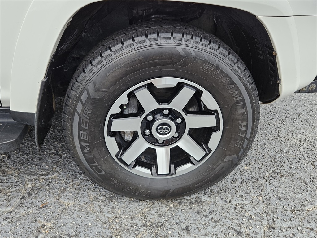 2022 Toyota 4Runner TRD Off-Road photo 17