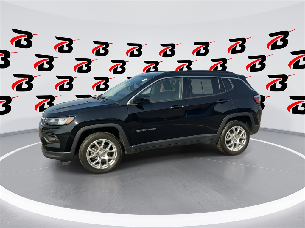 2022 Jeep Compass Latitude Lux photo 3