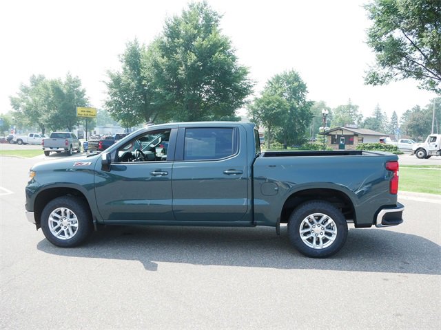 2025 Chevrolet Silverado 1500 LT photo 4