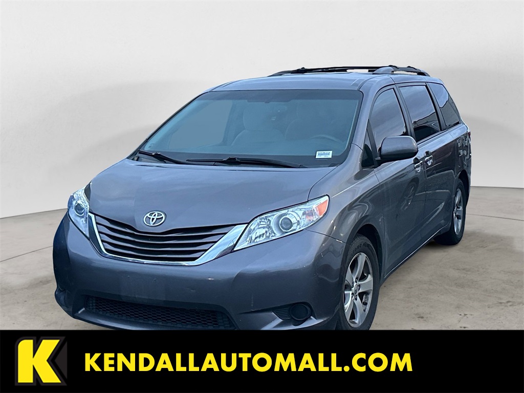 2017 Toyota Sienna LE's photo