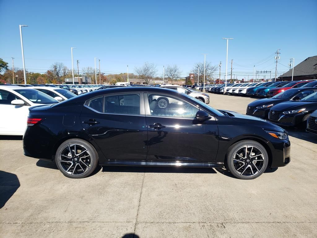 2025 Nissan Sentra SR photo 4
