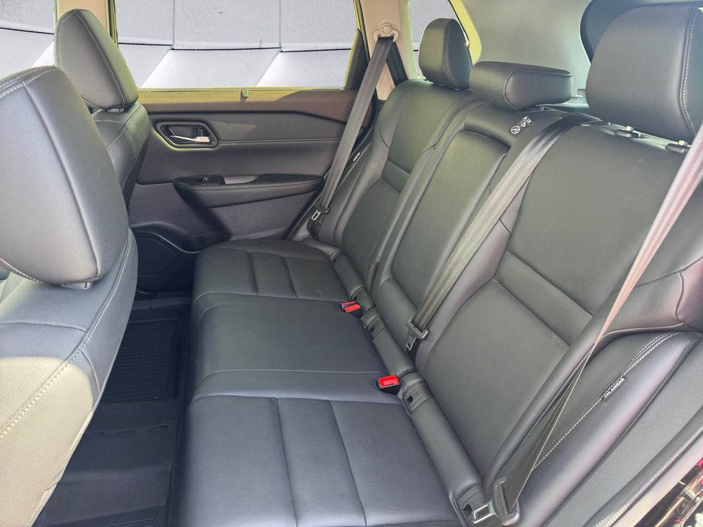 2023 Nissan Rogue SL photo 18