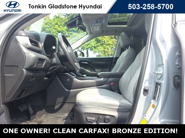 2022 Toyota Highlander Hybrid Bronze Edition photo 7