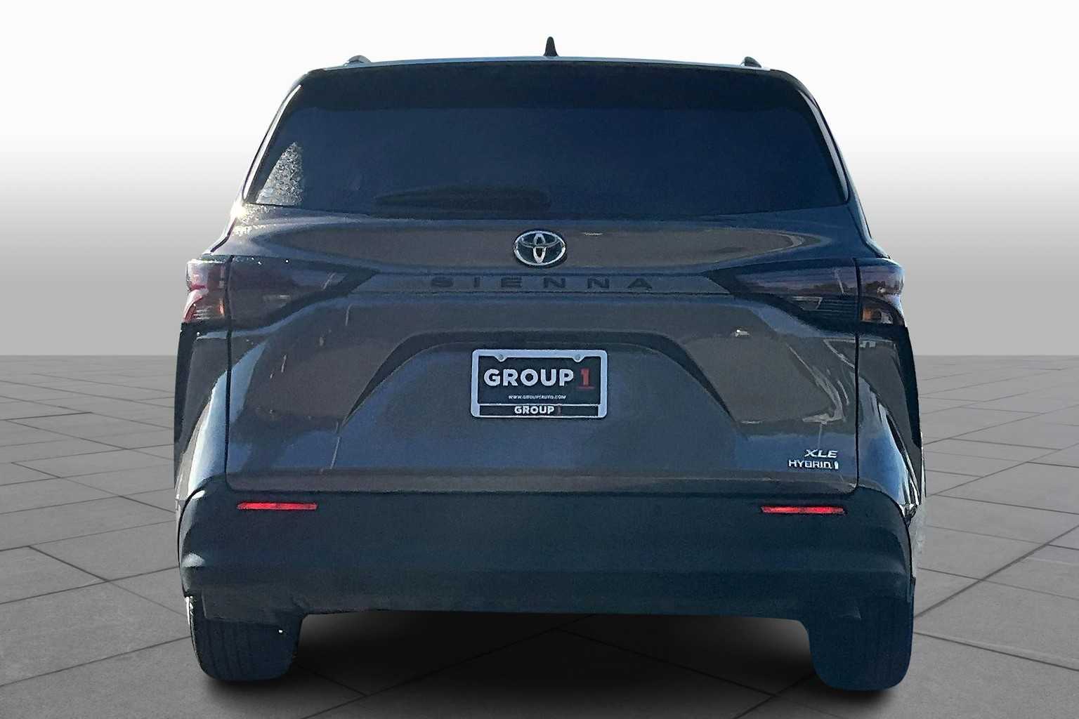 2024 Toyota Sienna XLE photo 4
