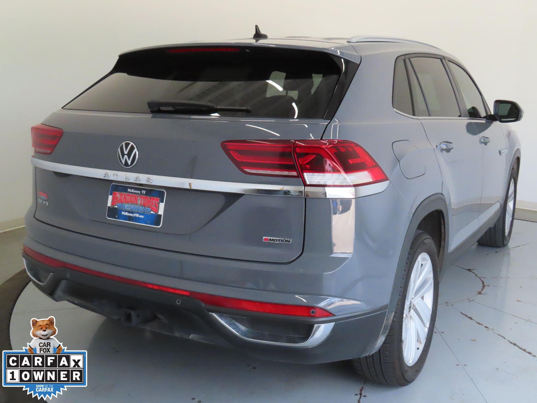 2022 Volkswagen Atlas Cross Sport V6 SE Technology photo 3