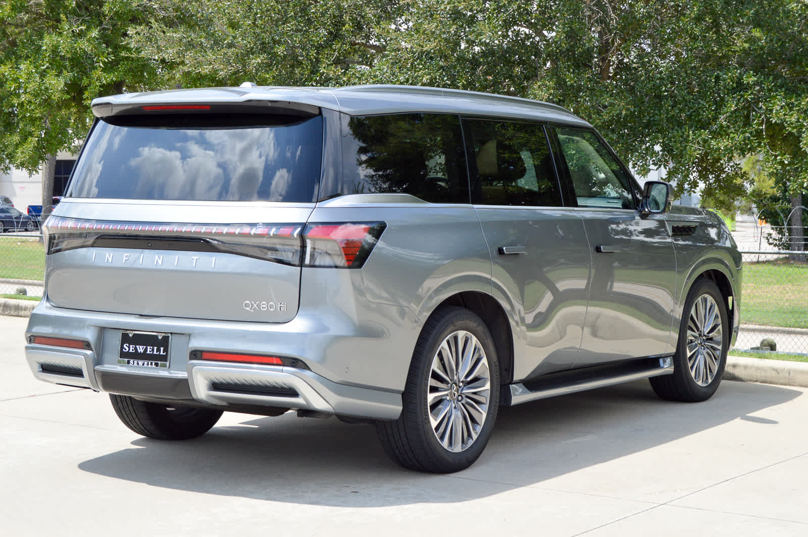 2025 Infiniti QX80 Sensory photo 4