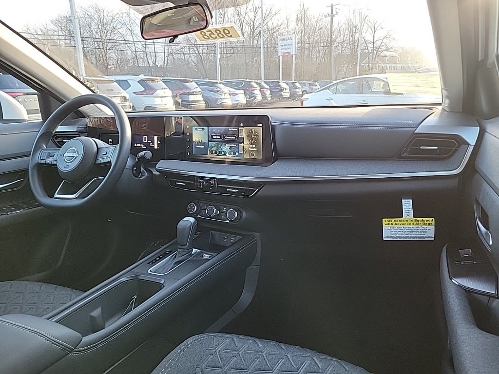 2025 Nissan Kicks SV photo 14