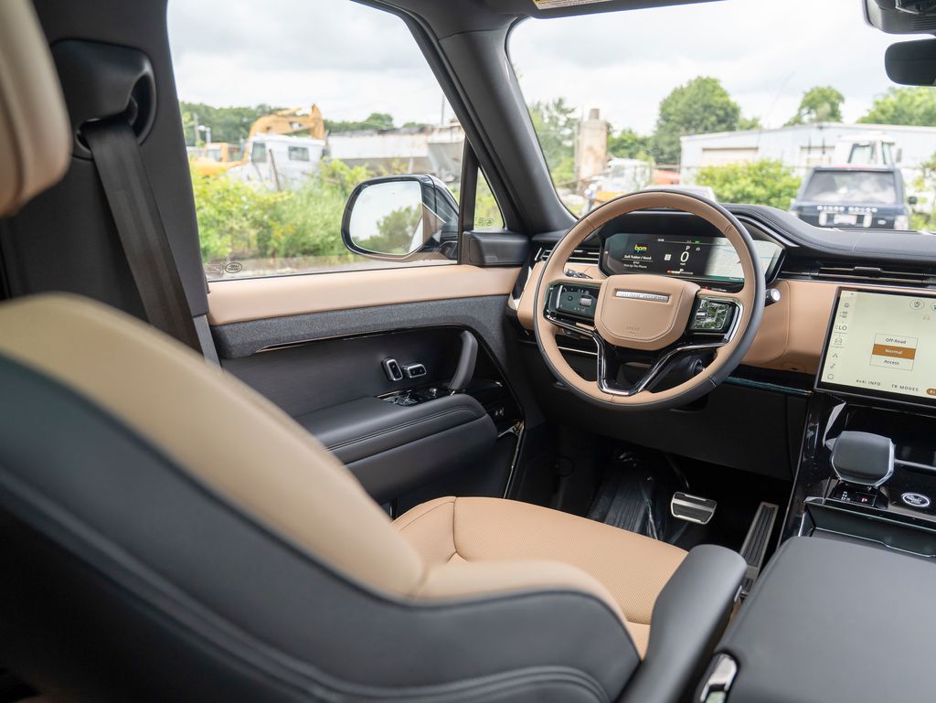 2025 Land Rover Range Rover Sport SE photo 9