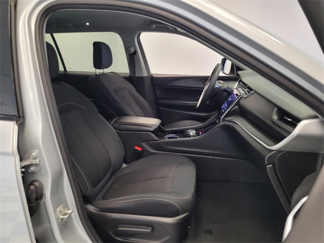 2023 Jeep Grand Cherokee Laredo photo 13