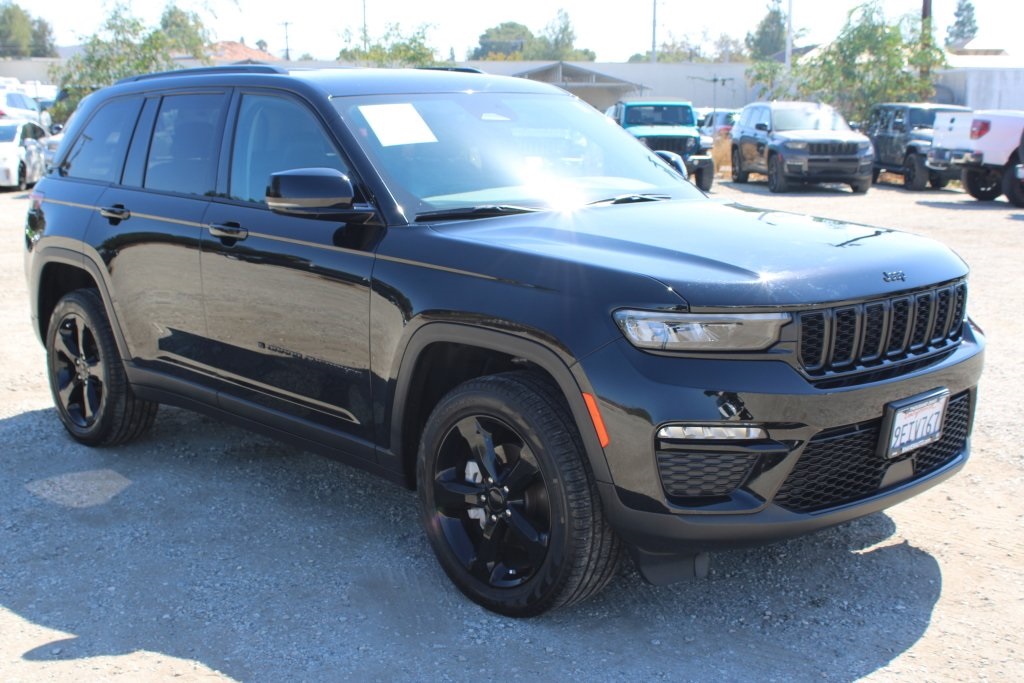 2023 Jeep Grand Cherokee Limited photo 3