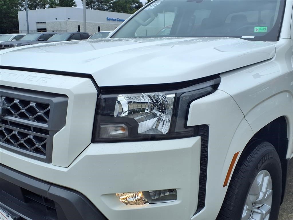 2022 Nissan Frontier Crew Cab SV photo 2