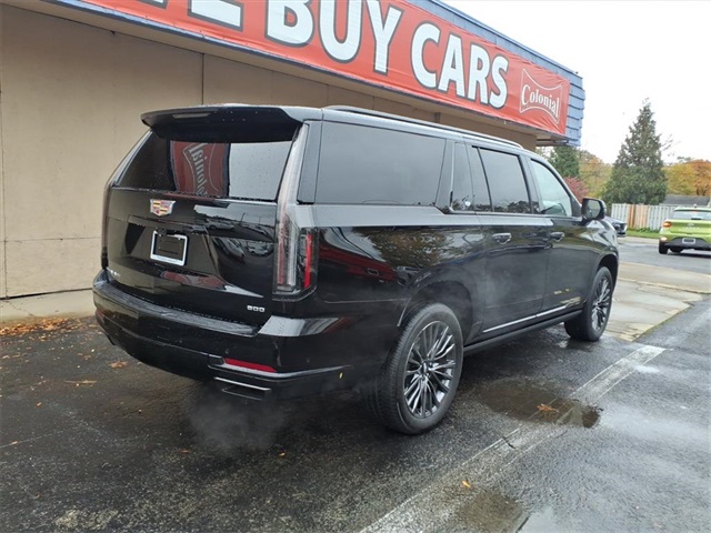 2025 Cadillac Escalade ESV Sport Platinum photo 3