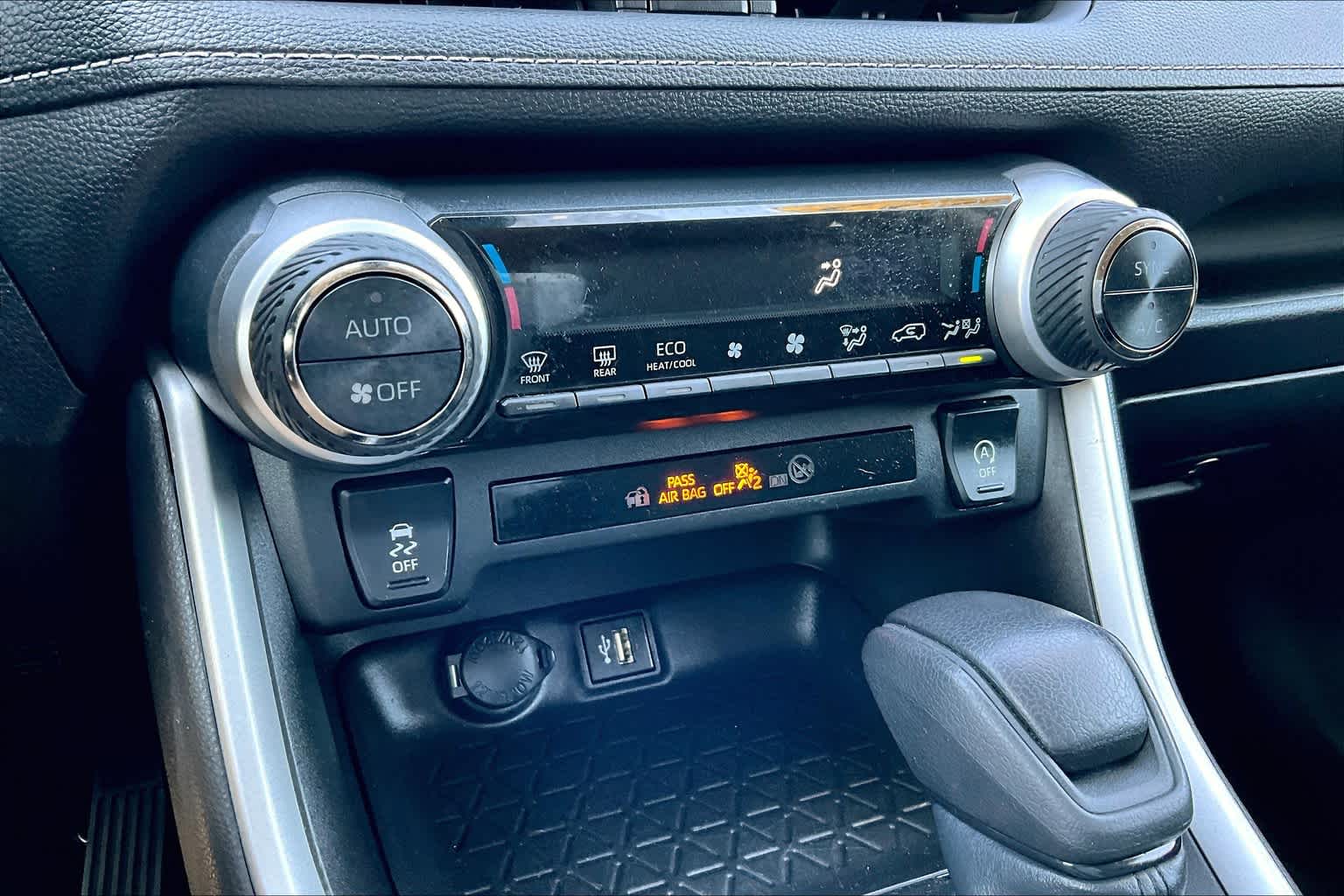2023 Toyota RAV4 XLE photo 52