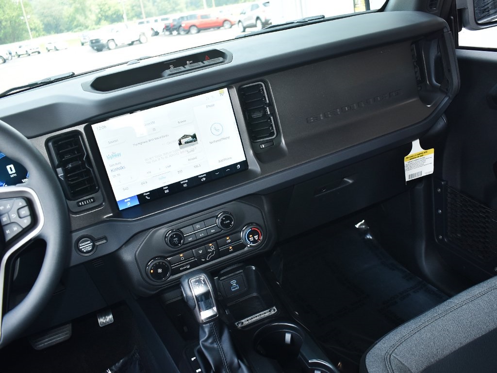 2025 Ford Bronco Base photo 14