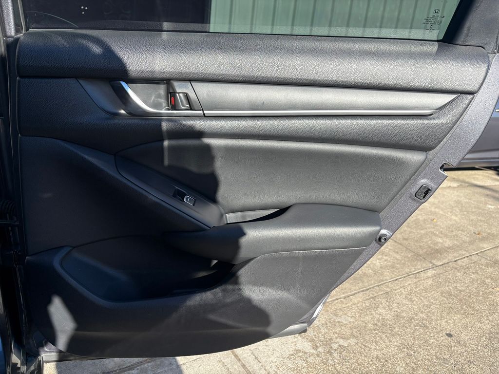 2022 Honda Accord LX photo 27