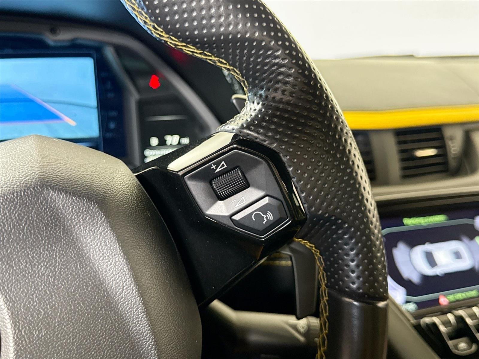 2018 Lamborghini Aventador photo 20