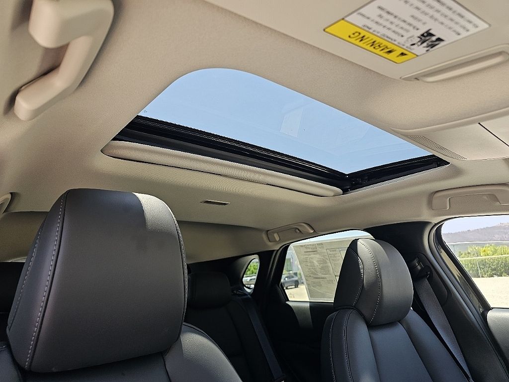 2025 Mazda CX-30 2.5 S Preferred photo 4