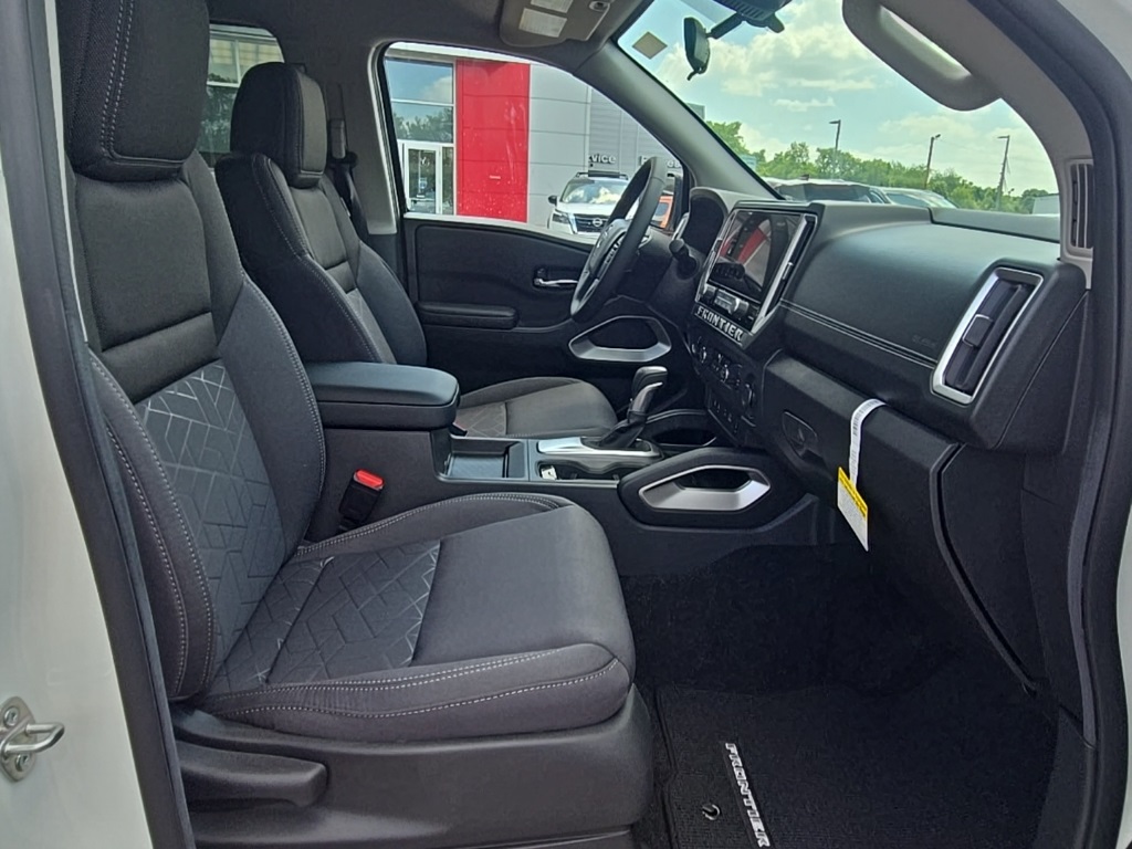 2025 Nissan Frontier Crew Cab SV photo 25