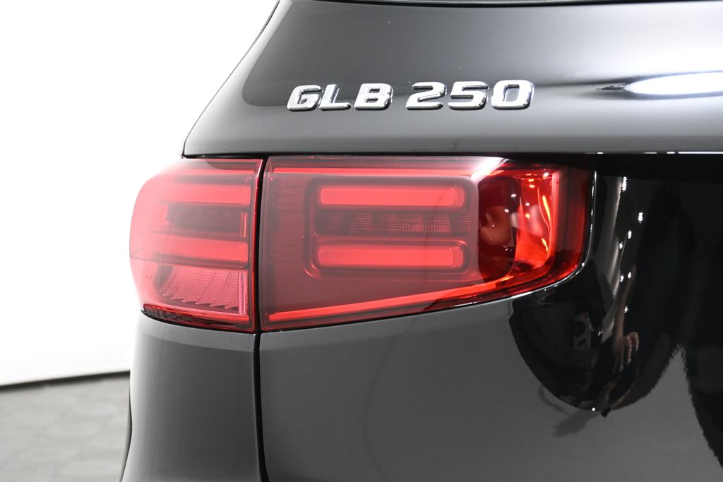 2025 Mercedes Benz GLB 250 4MATIC photo 10