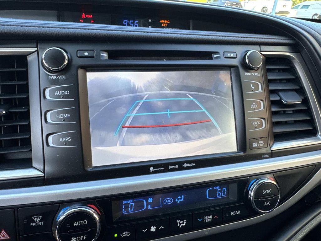2019 Toyota Highlander SE XLE photo 22