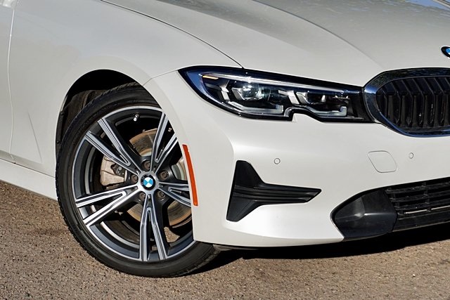 Used 2022 White BMW 330i image 3