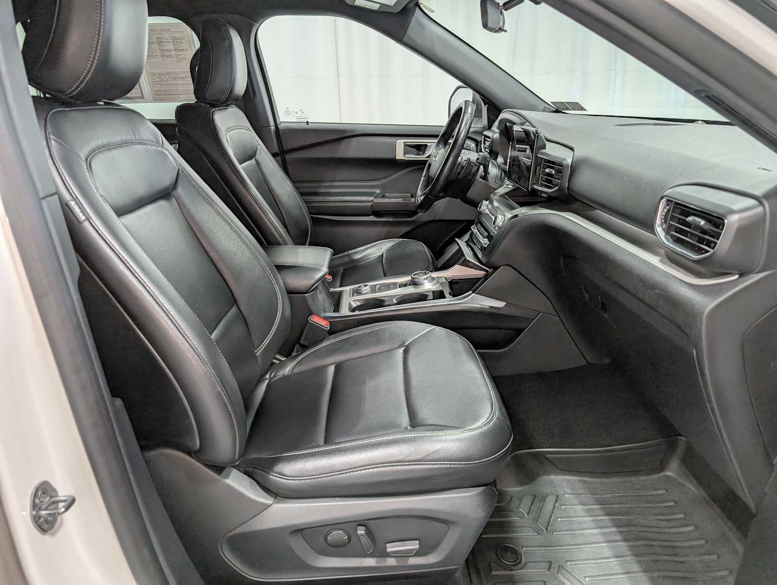 2020 Ford Explorer XLT photo 38