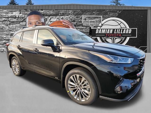 2026 Toyota Highlander Platinum's photo