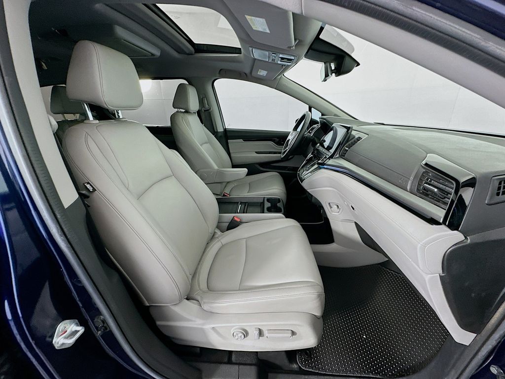 2023 Honda Odyssey Touring photo 28
